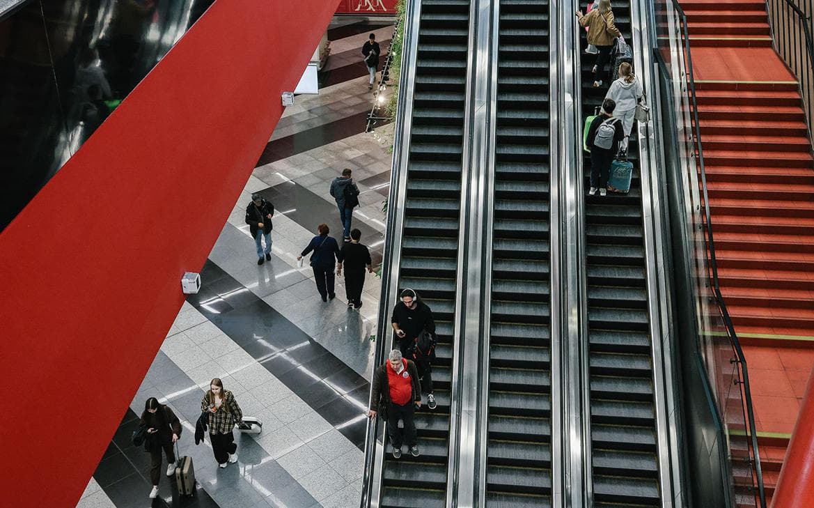 В трех аэропортах Москвы ввели прием рейсов по согласованию