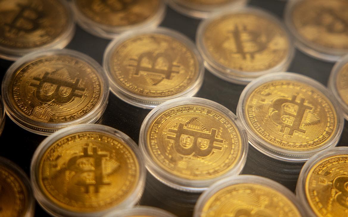 Курс биткоина упал на 10% за день