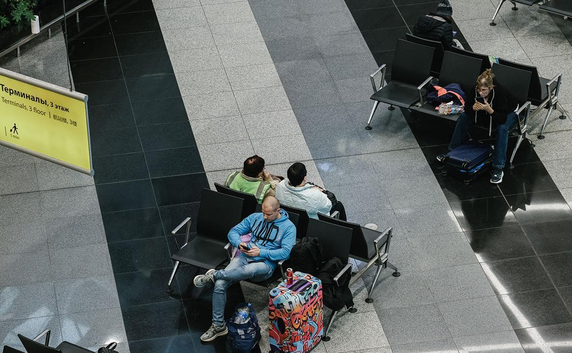 Еще два российских аэропорта приостановили полеты