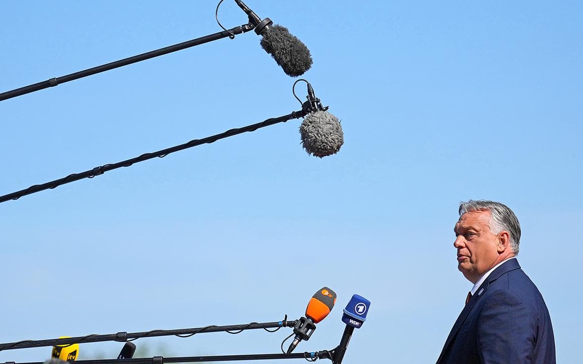 NYT назвала «тактикой Орбана» отказ Венгрии одобрить кредит Украине