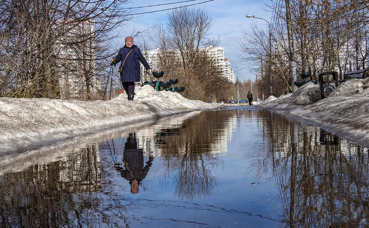Москвичей предупредили о лужах из-за таяния сугробов
