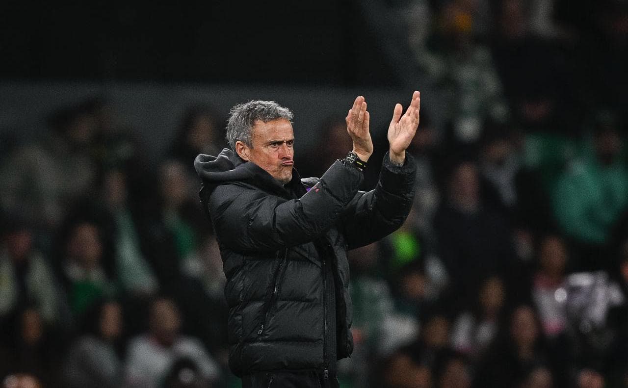 Тренер ПСЖ Энрике назвал Сафонова вратарем высокого уровня