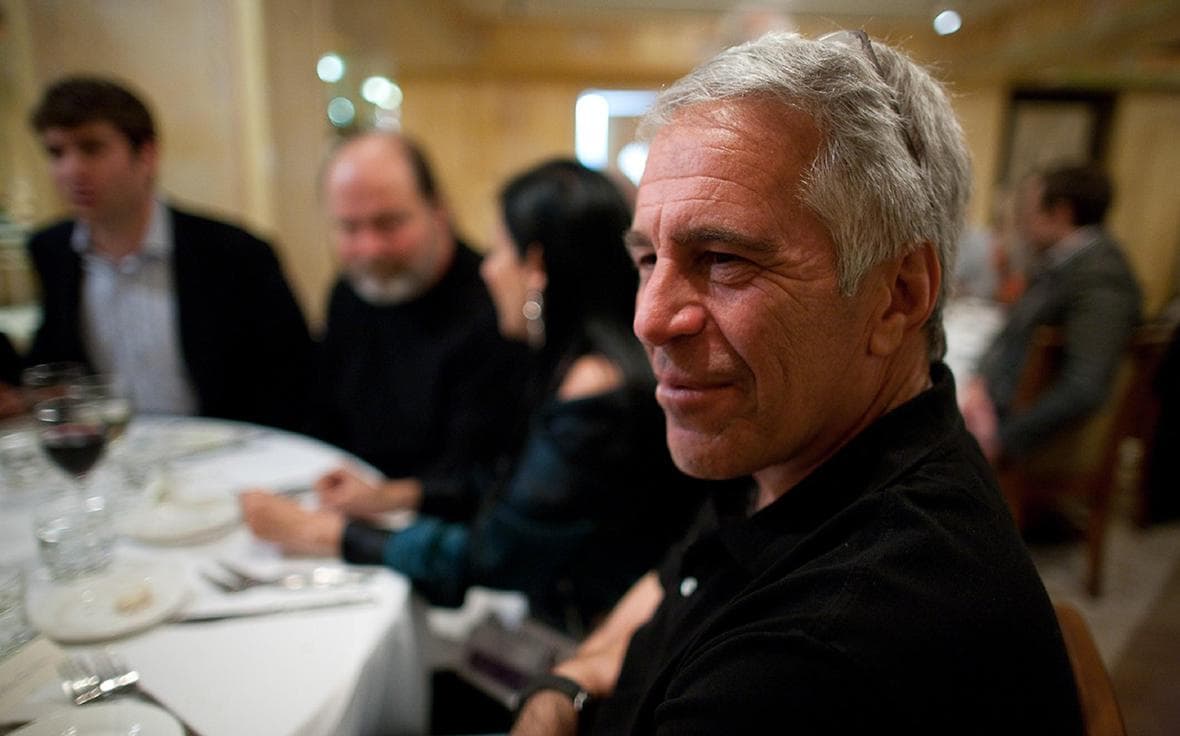 «Взгляни на свое нижнее белье». Как Эпштейн вмешивался в политику в Азии