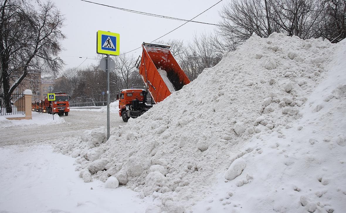 Высота сугробов в Москве побила 70-летний рекорд. Инфографика