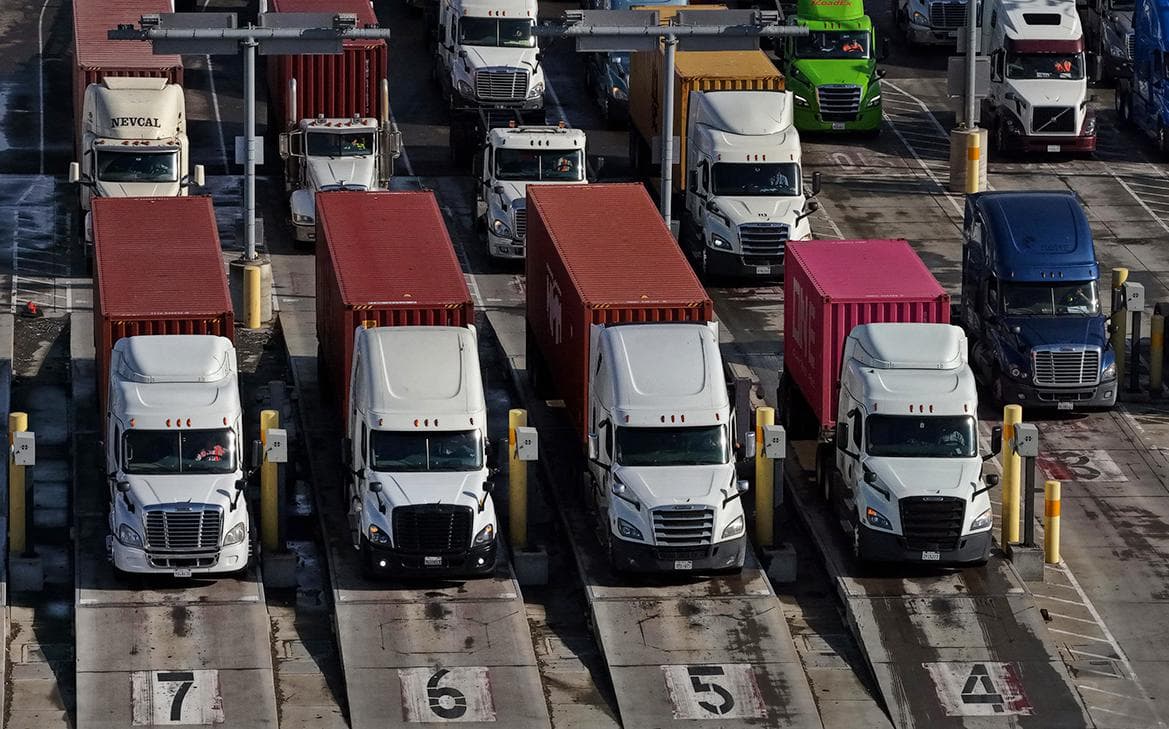 Более 2 тыс. исков подали против пошлин Трампа