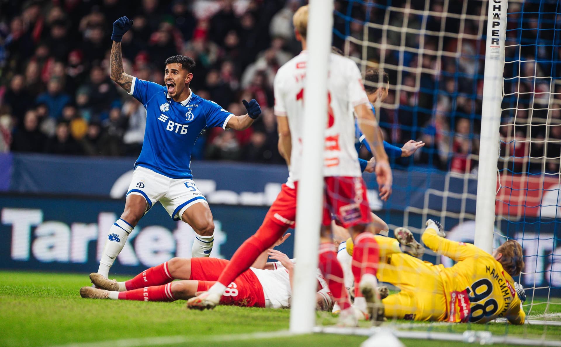 «Динамо» разгромило «Спартак» благодаря трем голам за шесть минут