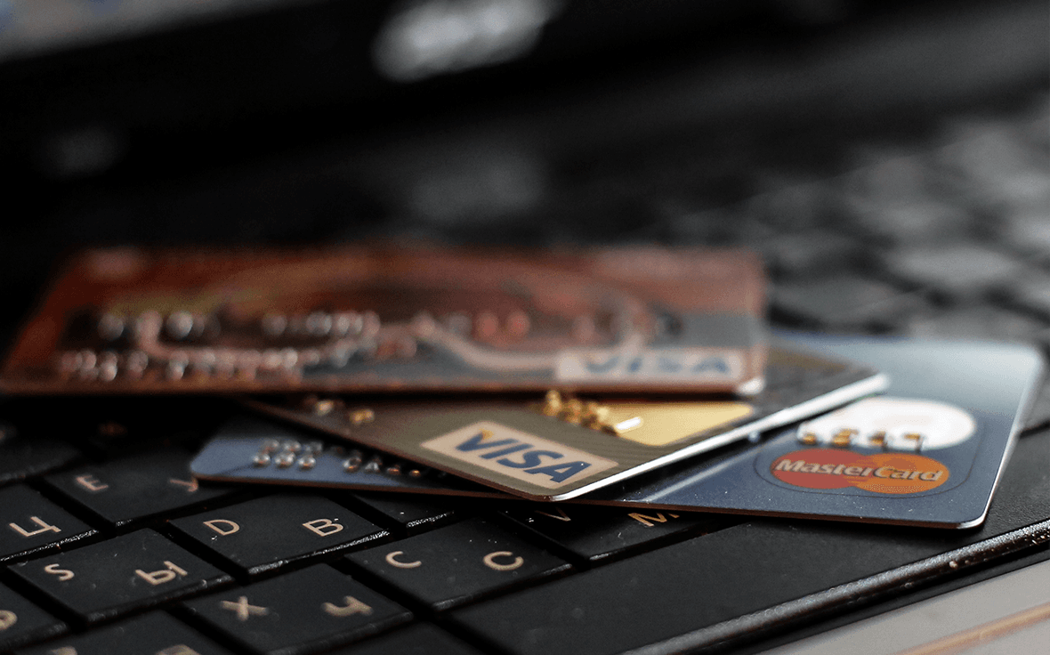 Аксаков заявил о рисках от использования карт Visa и Mastercard
