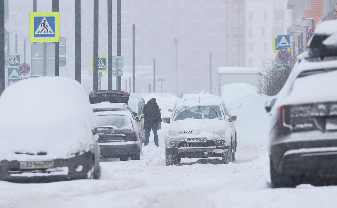 Москвичей предупредили о метели и снежных накатах на дорогах