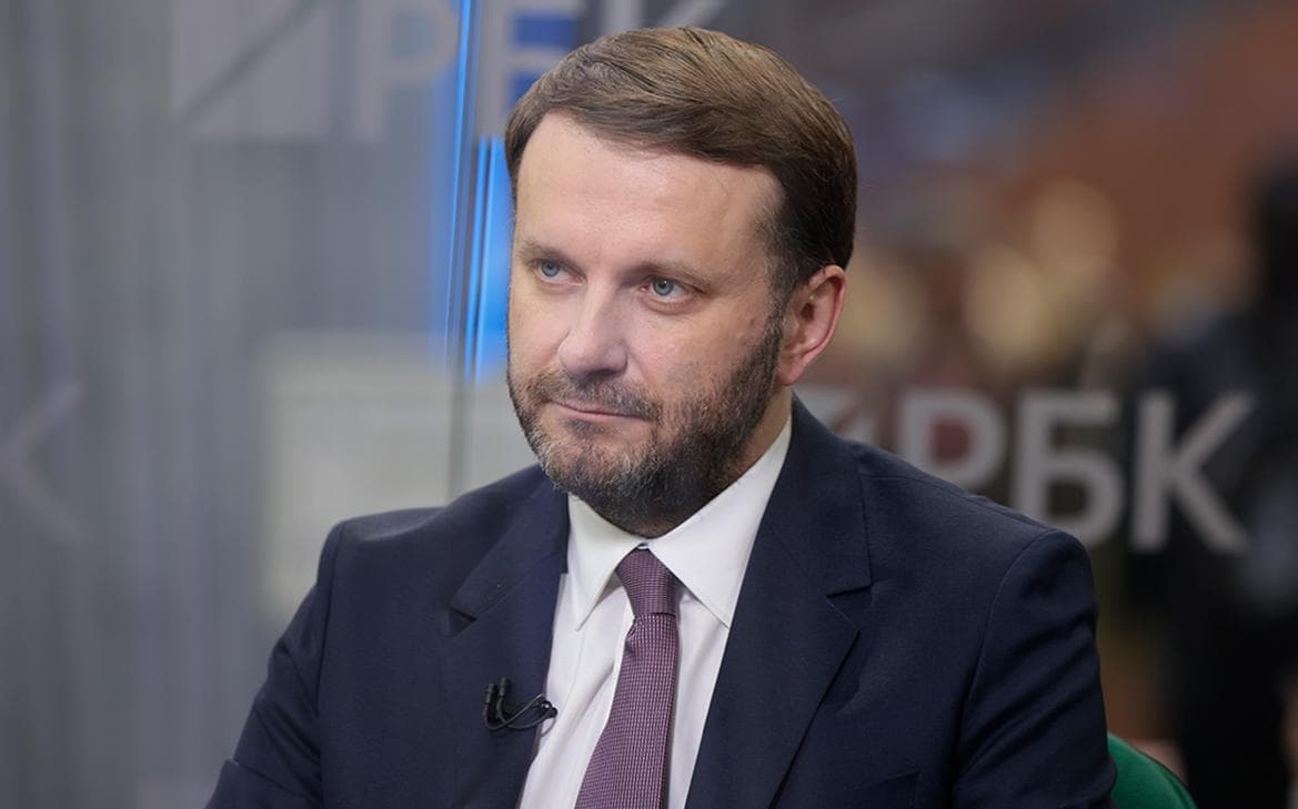 Орешкин заявил, что Запад использует финансовую систему как оружие