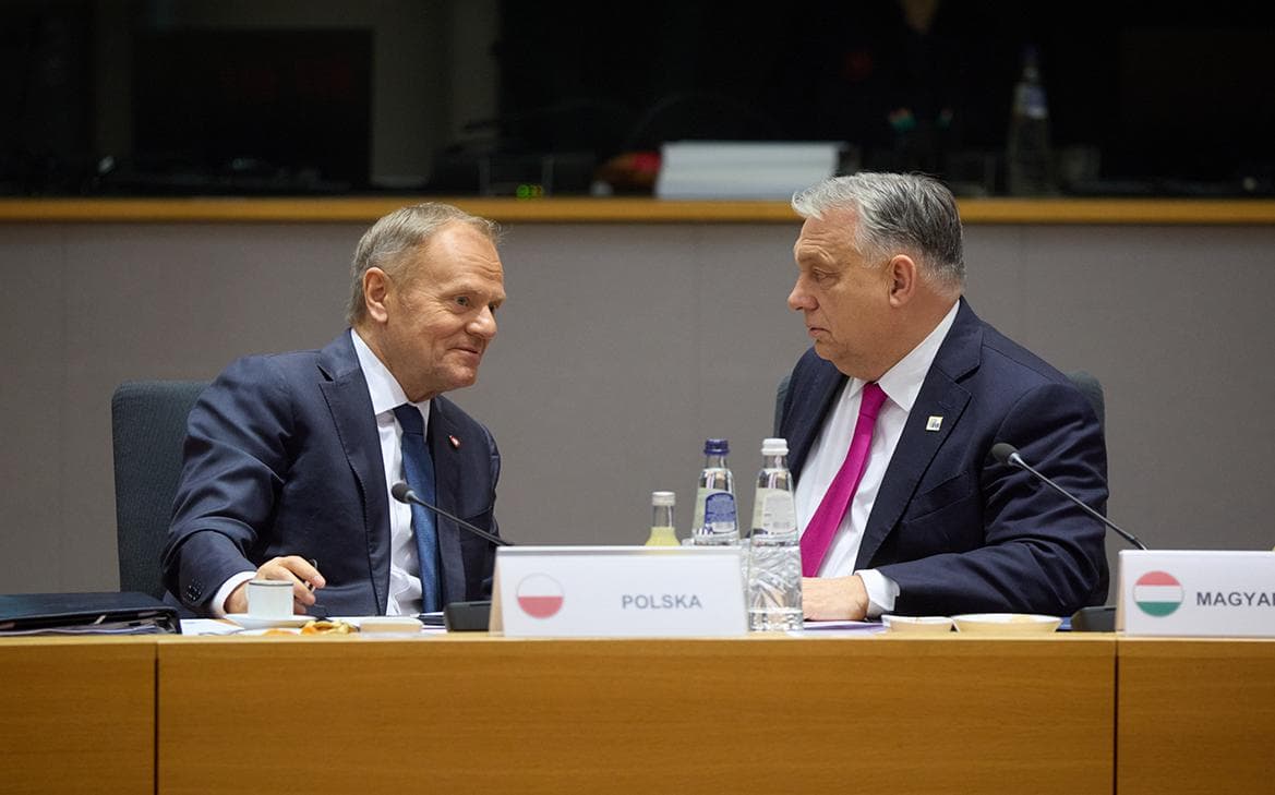 Орбан и Туск поспорили из-за помощи Украине