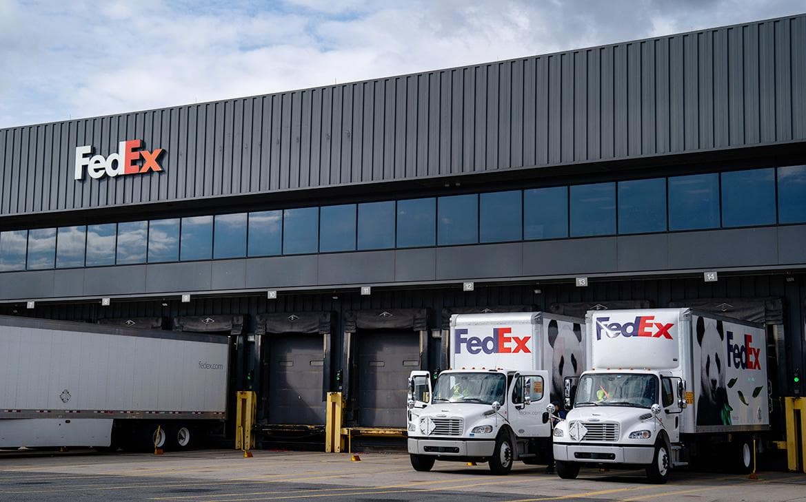 FedEx подала иск против властей США из-за отмены судом пошлин Трампа
