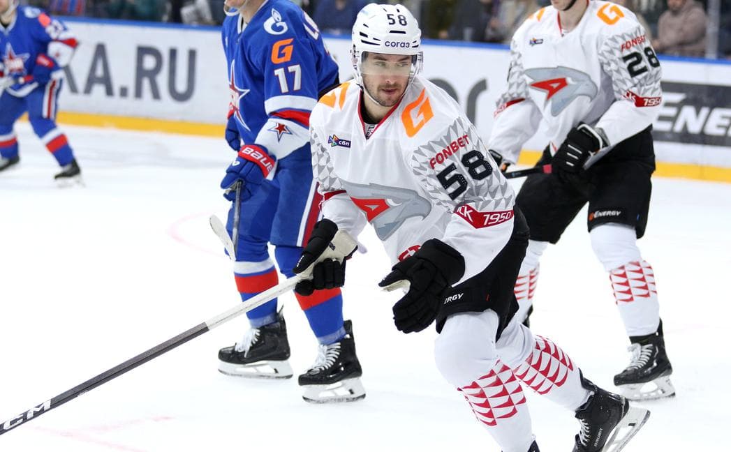 «Авангард» продлил контракт с одним из своих лучших защитников