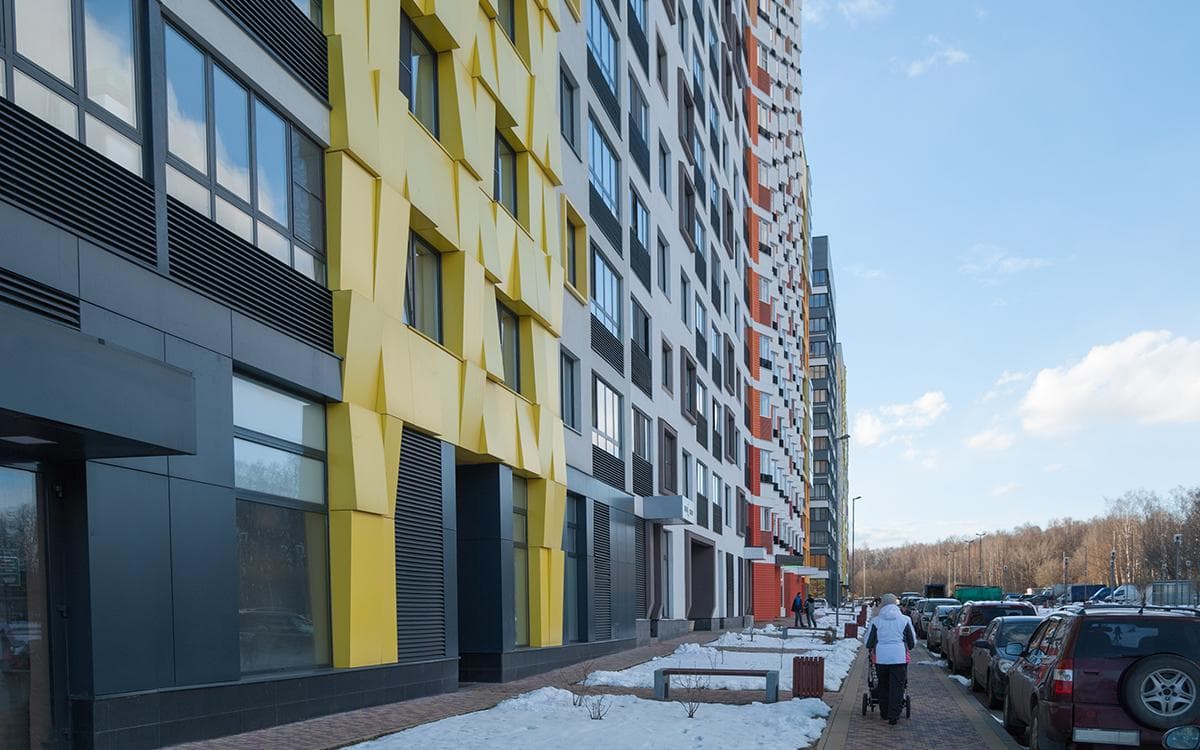 За год спрос на новостройки Москвы снизился, а в Подмосковье вырос