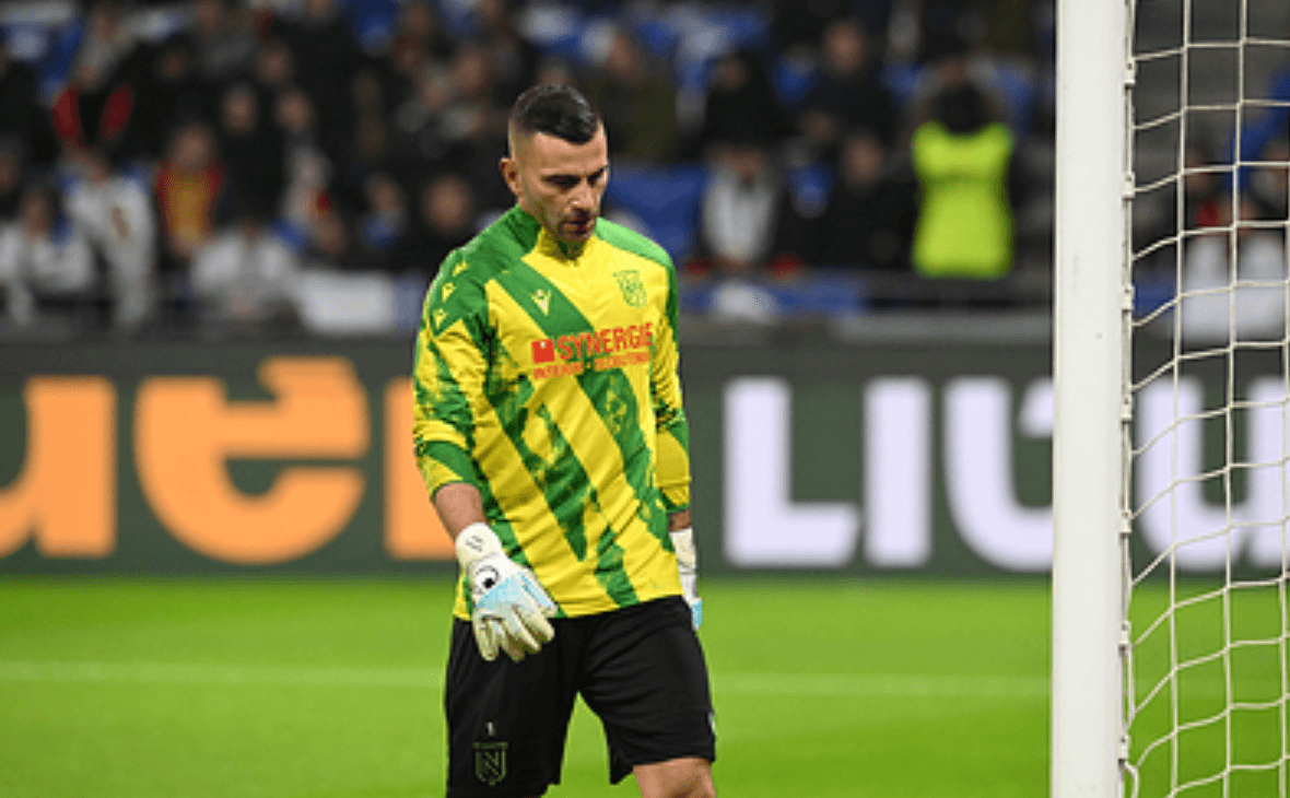 Во Франции голкипера заподозрили в симуляции травмы из-за Рамадана