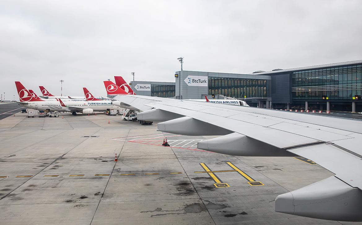 В аэропорту Стамбула отменили три рейса в Тегеран
