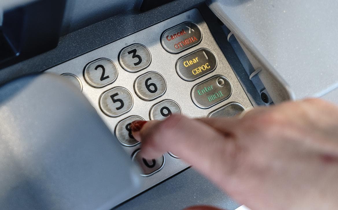 FT описала схему перевода денег из России на $100 млрд