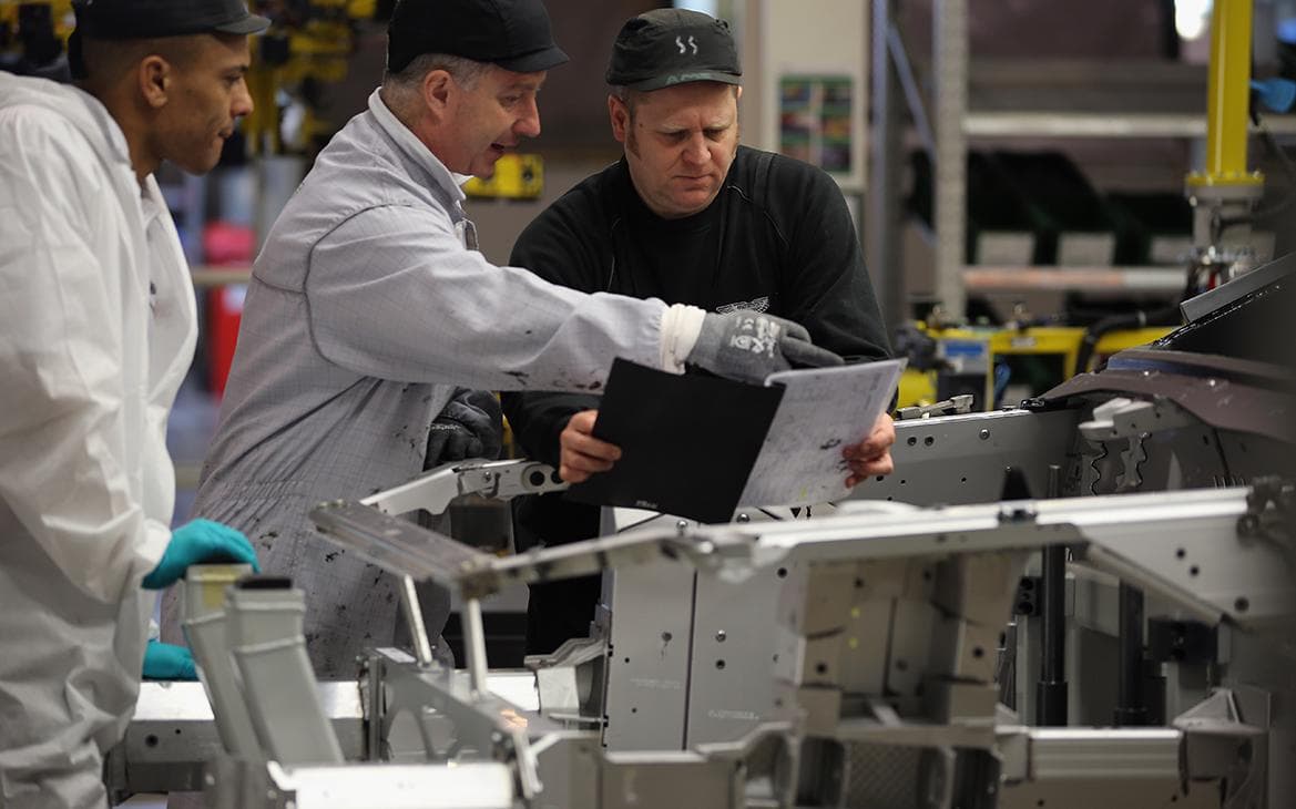 Люксовый бренд Aston Martin сократит штат из-за пошлин Трампа на авто