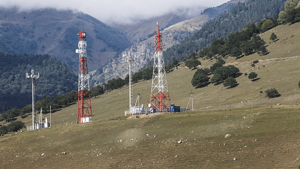 Сотовые вышки вдоль дорог и в поселках станут доступными для «большой четверки»