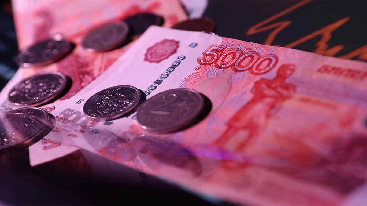 Россияне в 2025 году вложили в облигации рекордные 1,7 трлн рублей