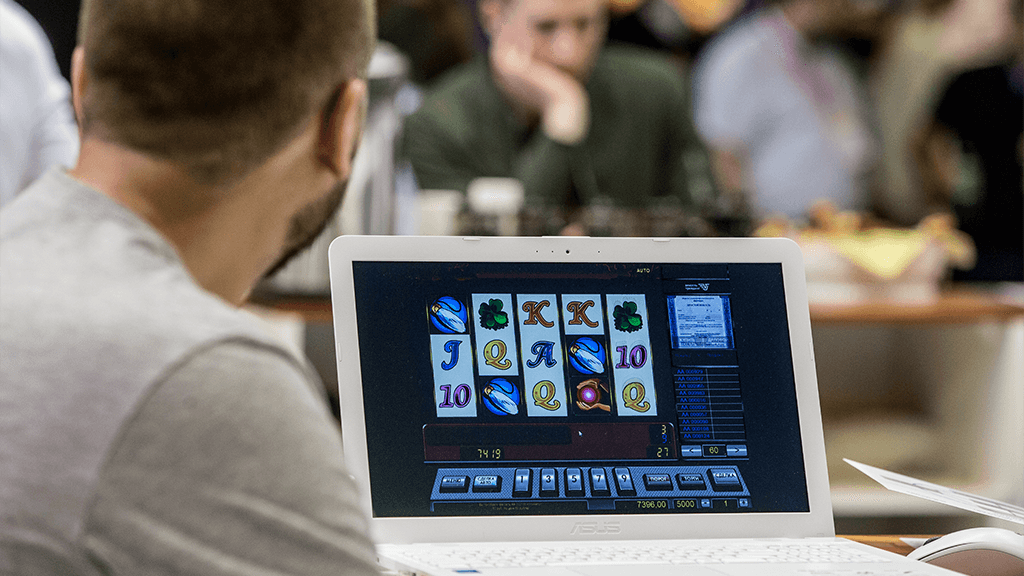 Легализацию онлайн-казино не поддерживают более половины россиян