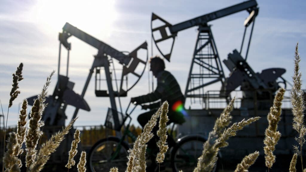 Как зарубежные СМИ отреагировали на снятие санкций с российской нефти