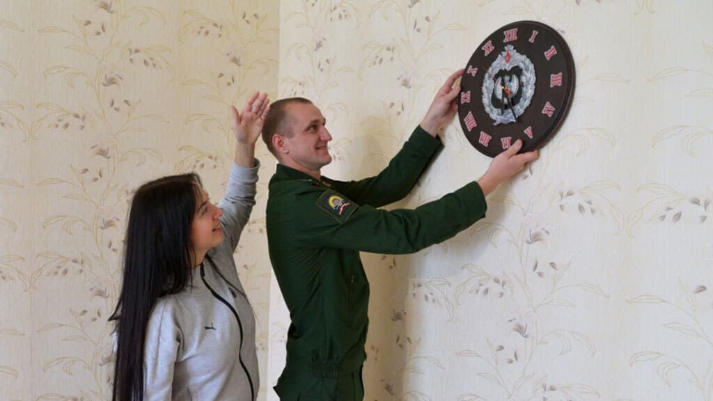 КС может пересмотреть норму о компенсации за наем жилья военным