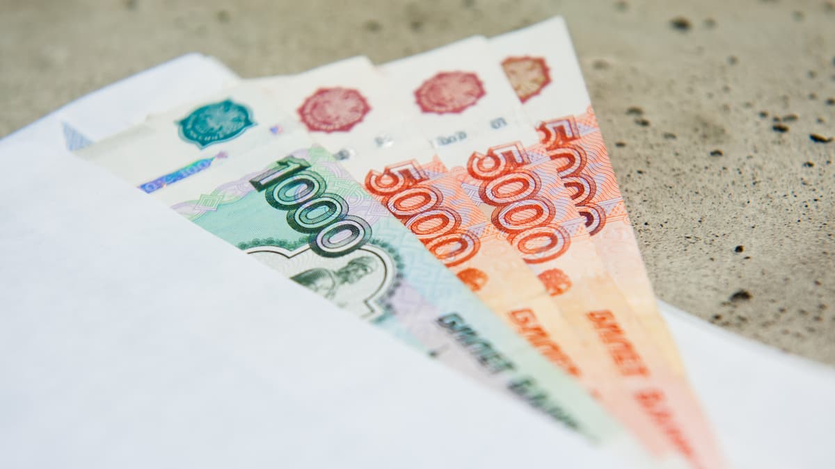Сбербанк: доля зарплат в конвертах у малого бизнеса достигла 20-25%