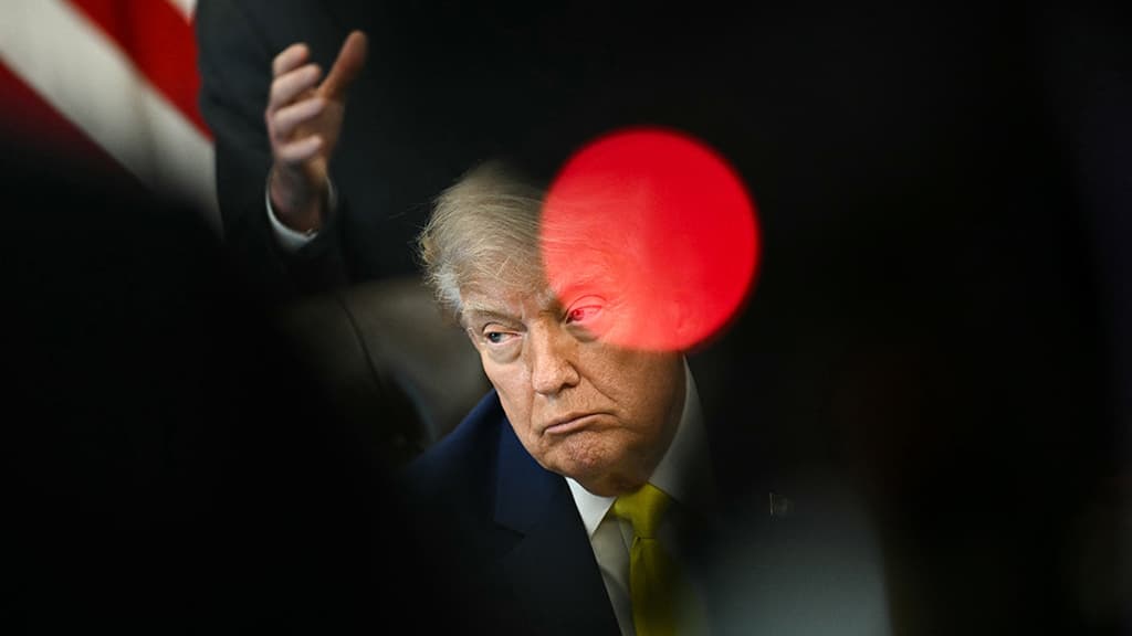 Суд запретил Трампу взимать $100 000 за каждого иностранного специалиста