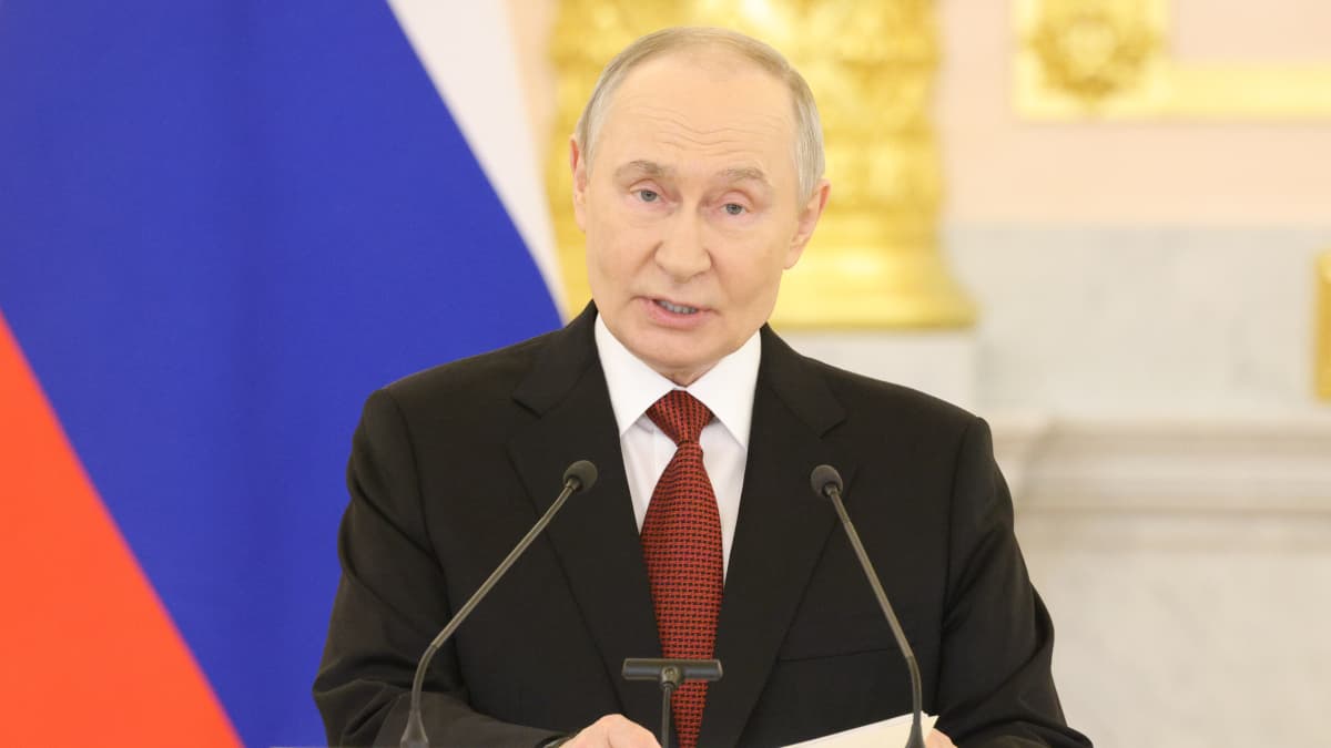 Кто из мировых лидеров поздравил Путина с днем рождения