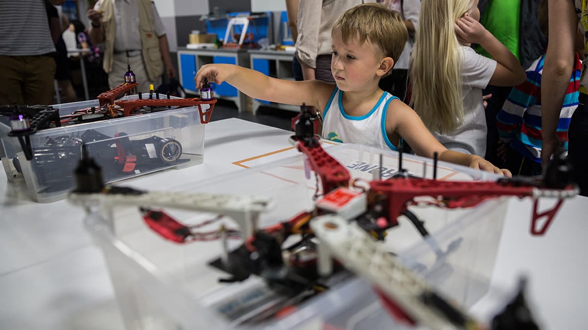 Траты на закупку беспилотников для школ в 2025 году упали в 4 раза