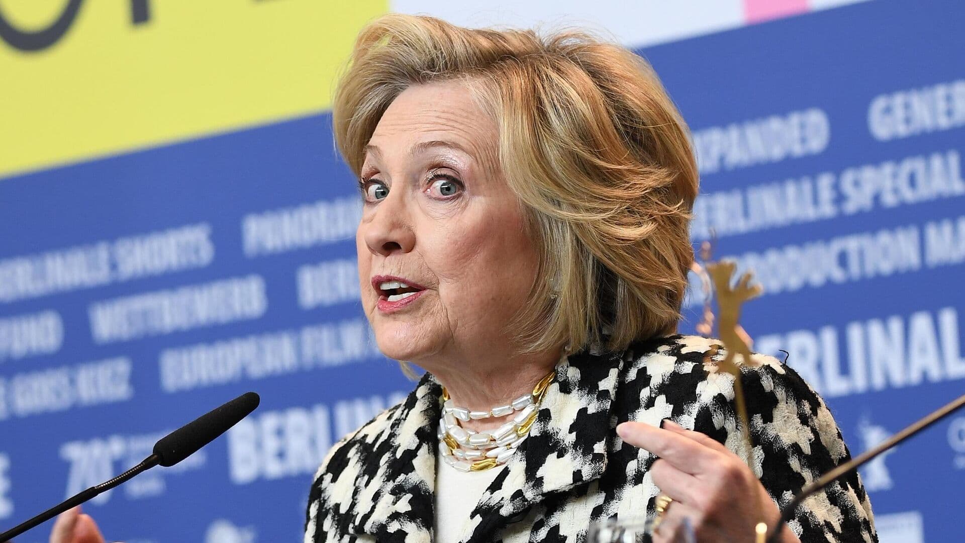 Клинтон отреагировала на публикацию ее снимка с закрытых показаний