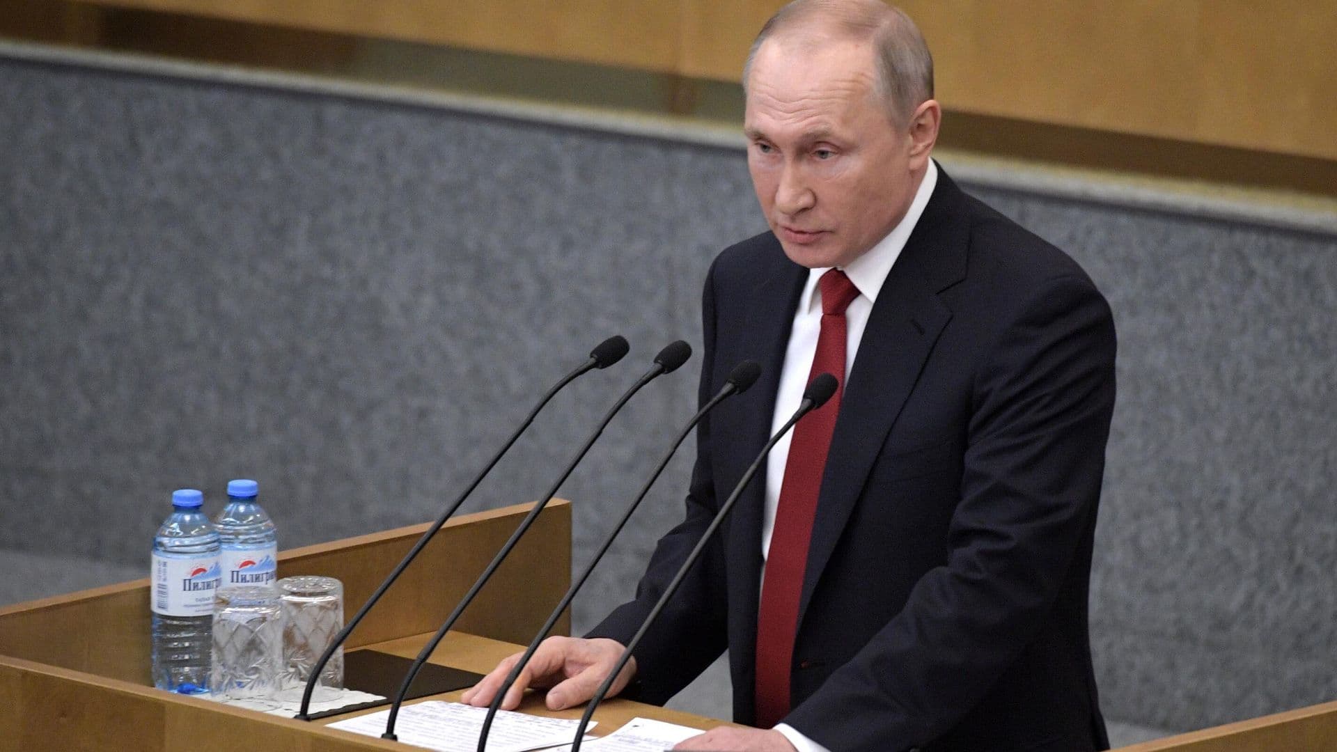 Путин в понедельник наградит особо отличившихся депутатов Госдумы
