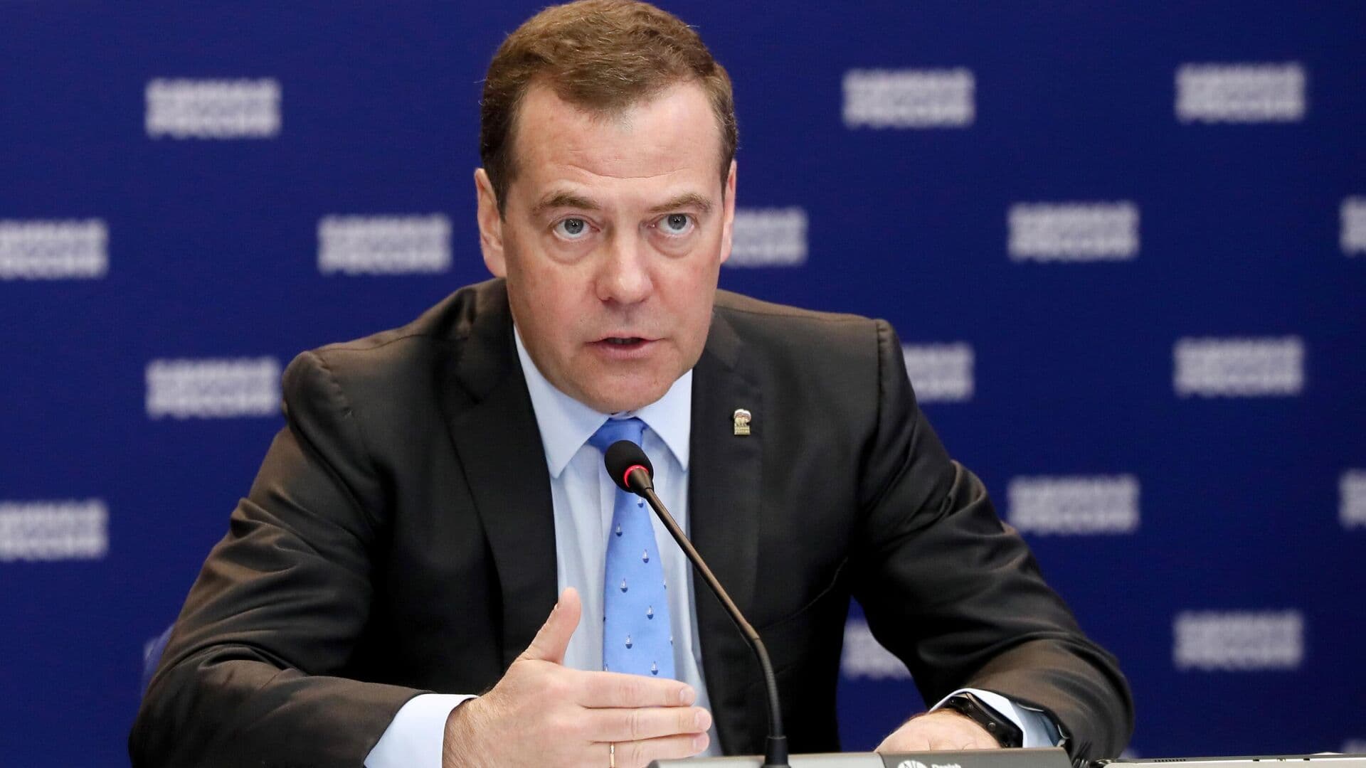 Медведев: Россия не имеет права зависеть от иностранных поставок лекарств