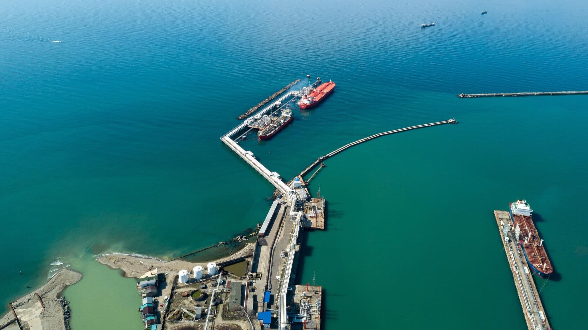 ЕС внес в список санкций несколько российских НПЗ