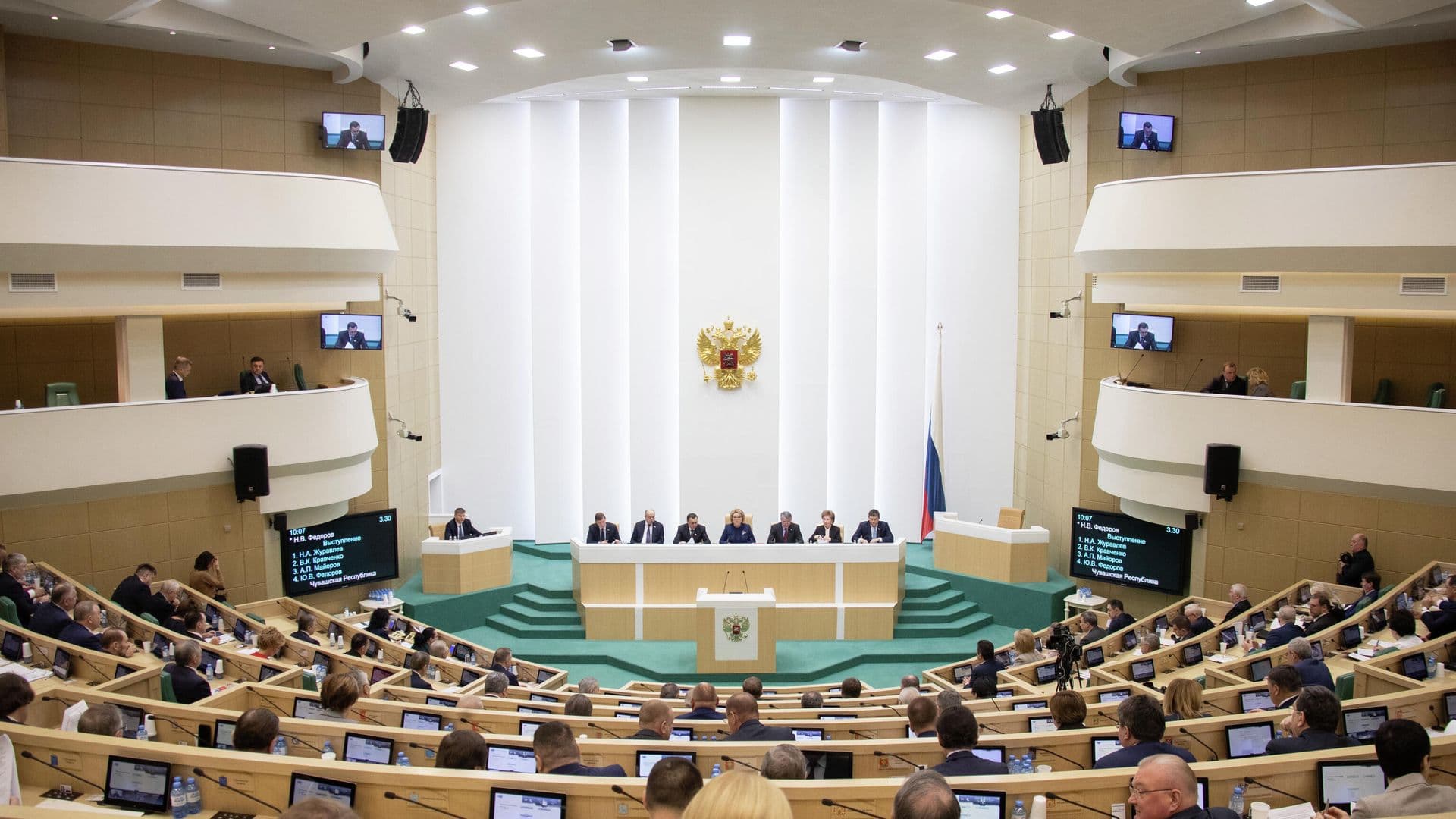 Совфед одобрил закон, передающий МВД полномочия Минтруда