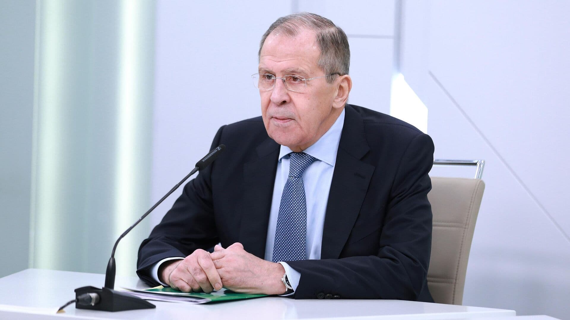 НАТО разворачивает программы милитаризации Арктики, заявил Лавров