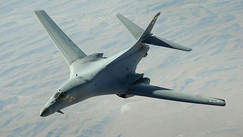 СМИ: США применили стратегический бомбардировщик B-1 против Ирана