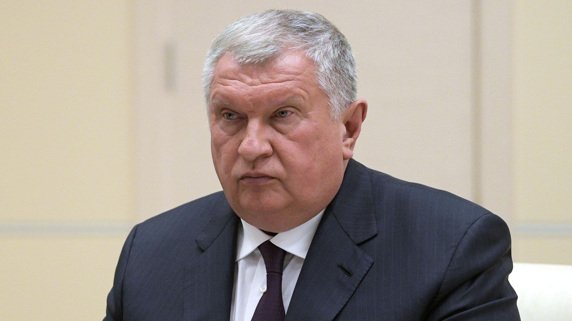 Сечин: поставки нефти с "Восток Ойл" могут вырасти до ста миллионов тонн