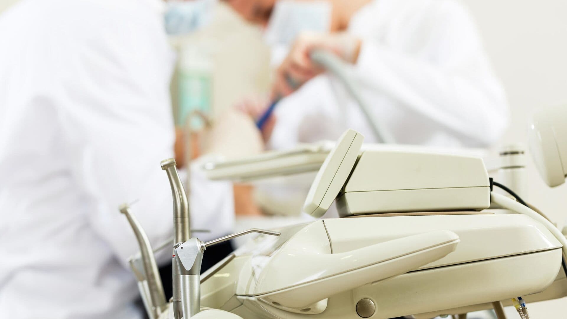 Названы стоматологические услуги, которые можно бесплатно получить в России