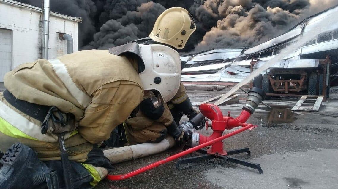 Площадь пожара на складе под Дмитровом составила почти пять тысяч квадратов