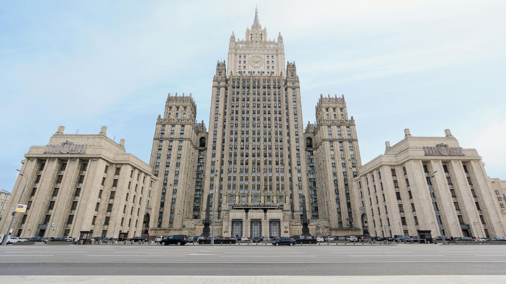 ЕС достиг предела финансирования растущих потребностей Киева, заявили в МИД
