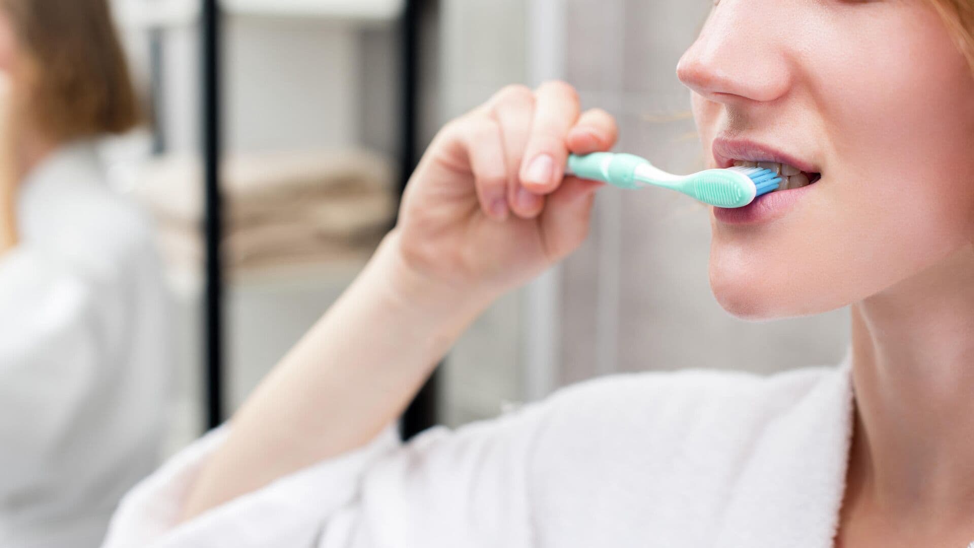 Стоматолог рассказал, сколько раз в день нужно чистить зубы