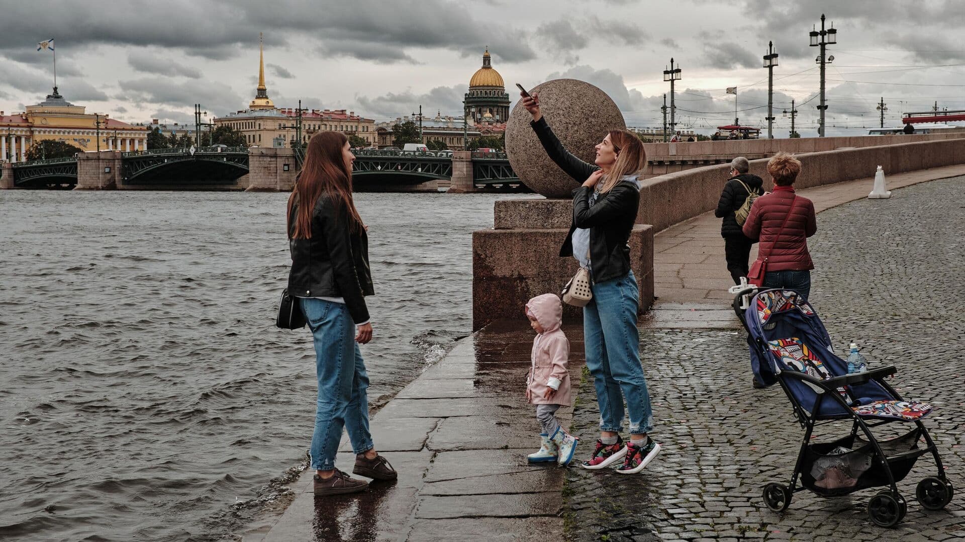 Названы самые популярные направления для путешествий с детьми весной