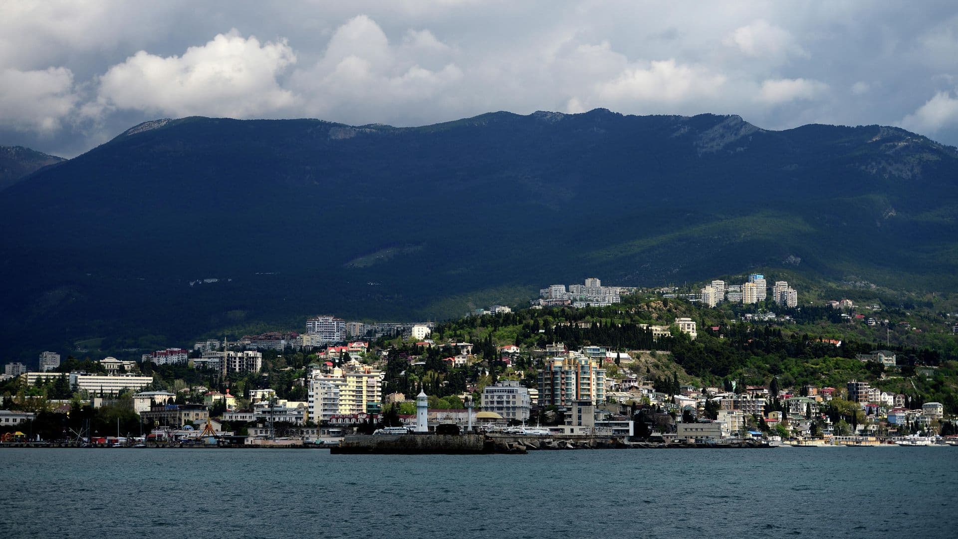 В Крыму объявили беспилотную опасность