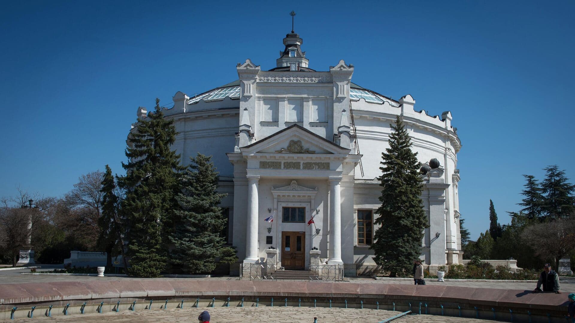 Украинский БПЛА повредил здание панорамы "Оборона Севастополя"