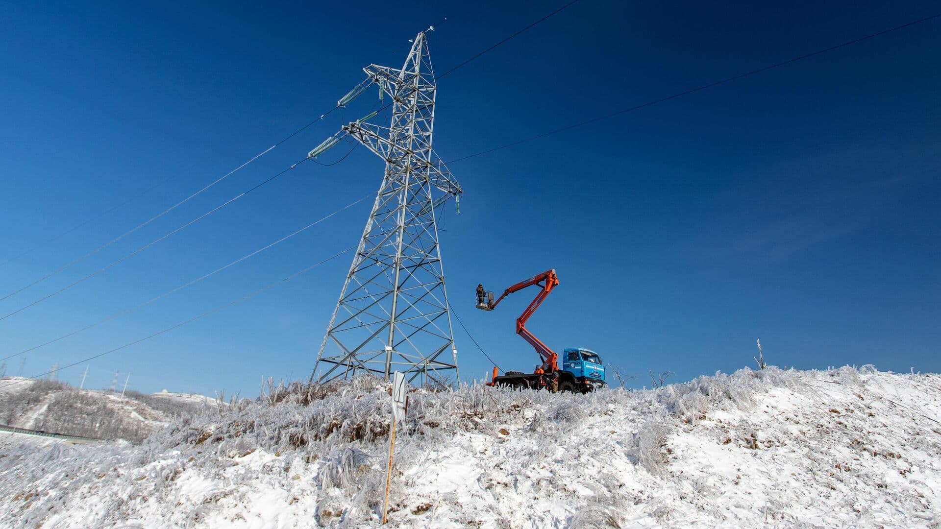Во Владивостоке устраняют аварию, оставившую без света 28 тысяч человек