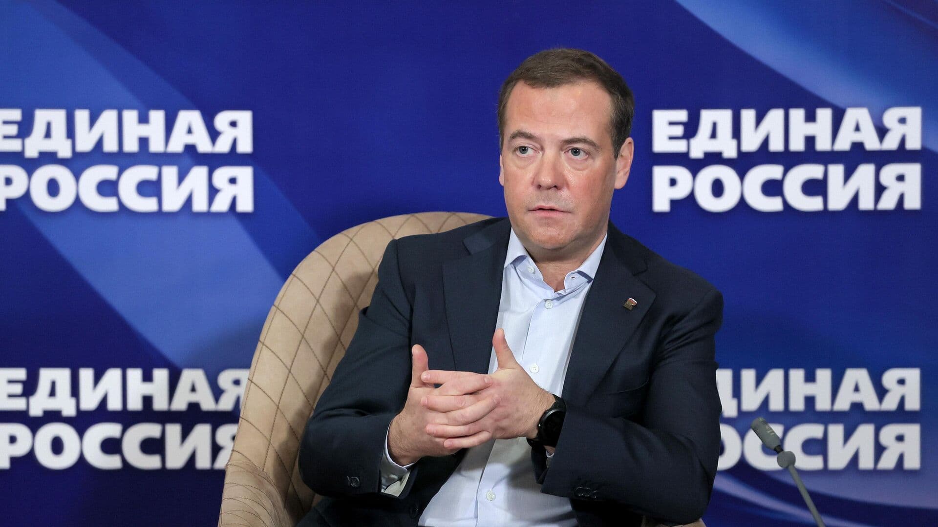 Медведев назвал санкционную политику Запада открытой войной с Россией