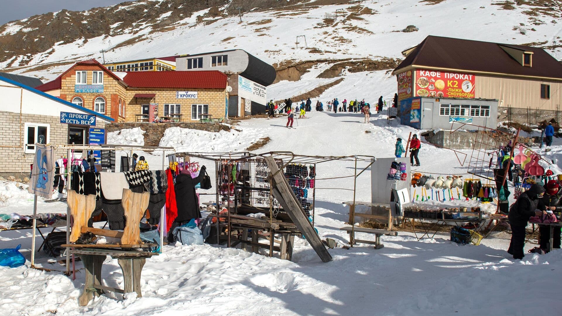 Роспотребнадзор опроверг сообщения о массовом отравлении туристов на Домбае