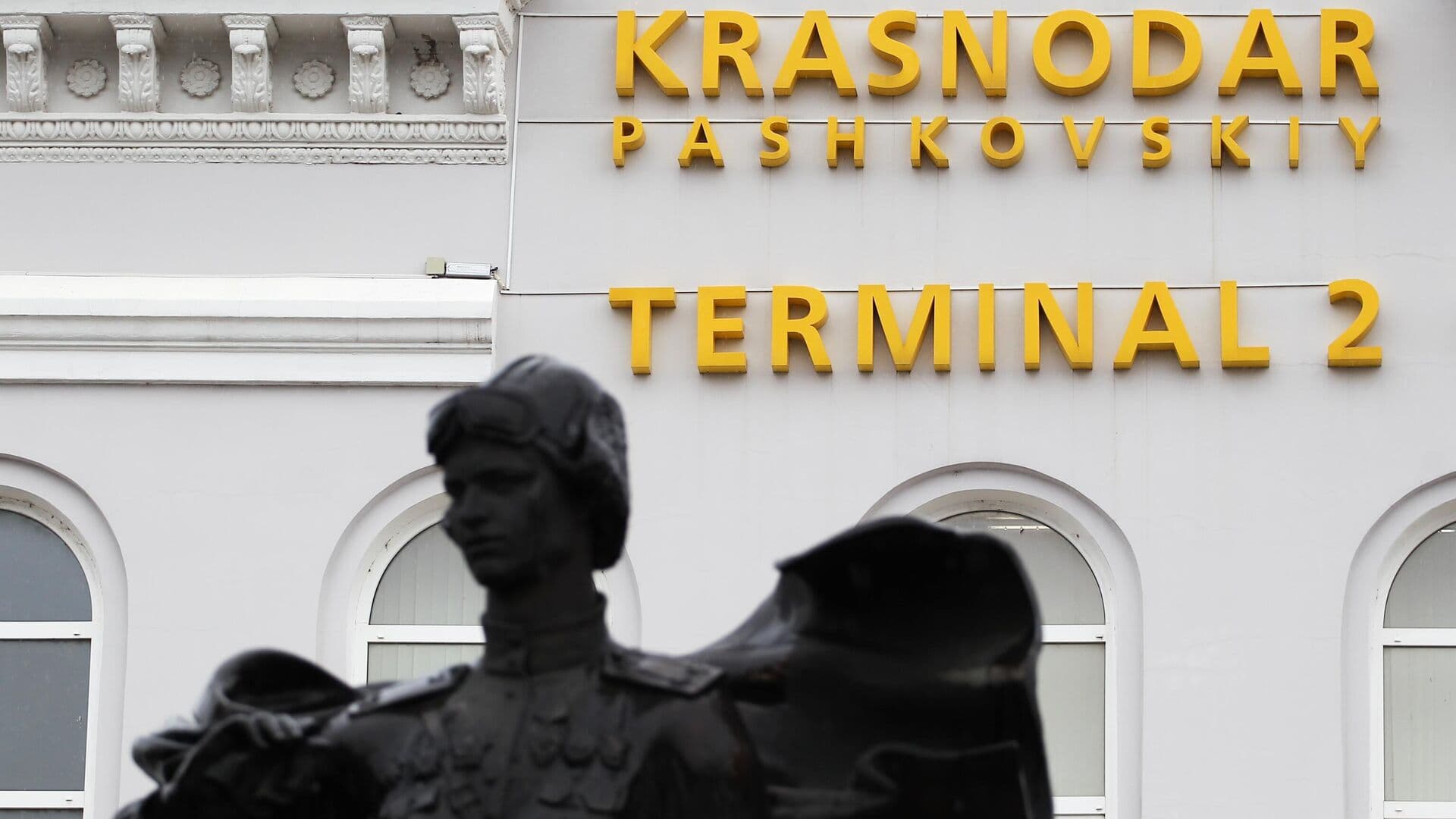 В аэропорту Краснодара сняли ограничения