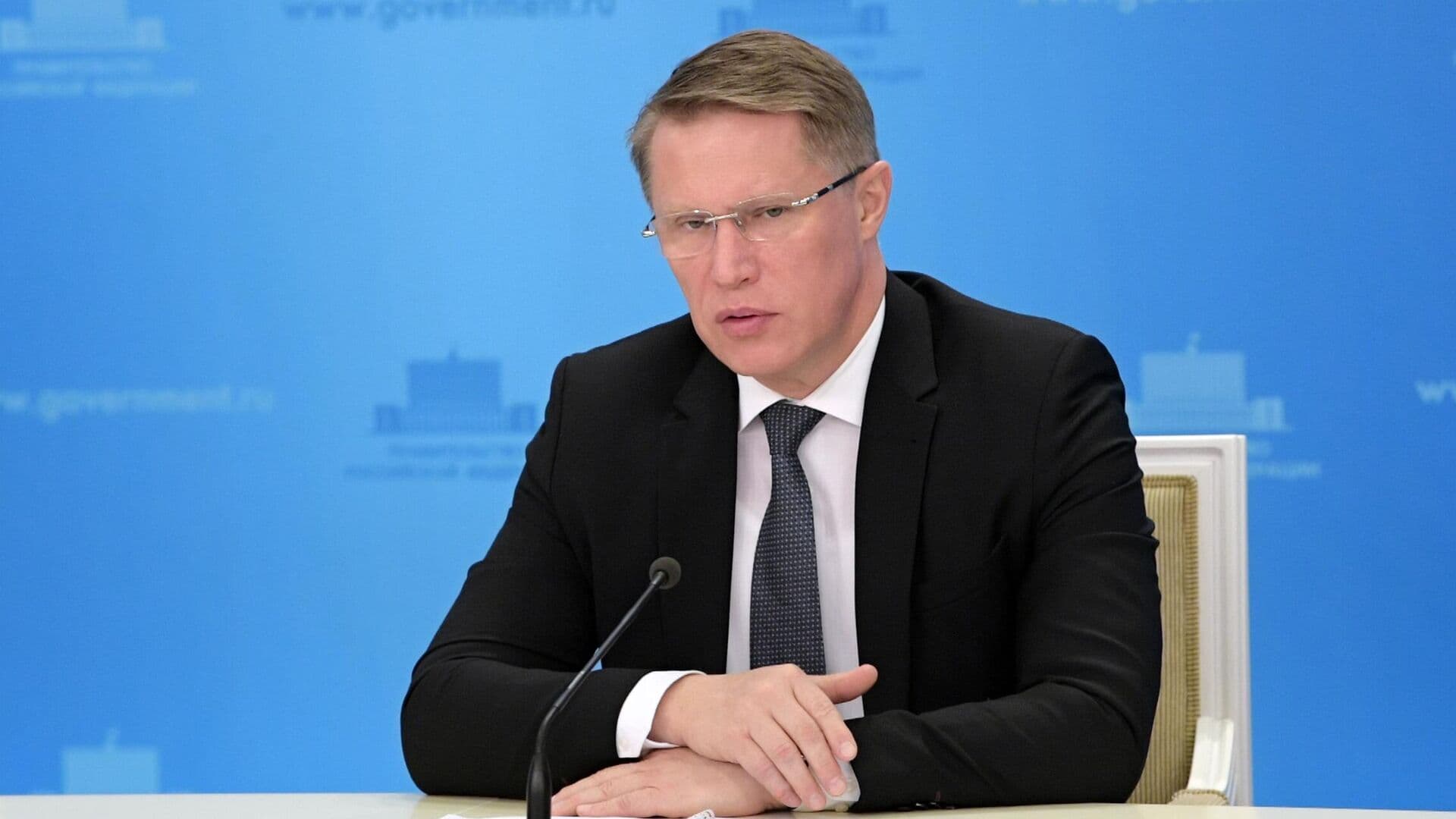 Мурашко призвал развивать медицину долголетия в России